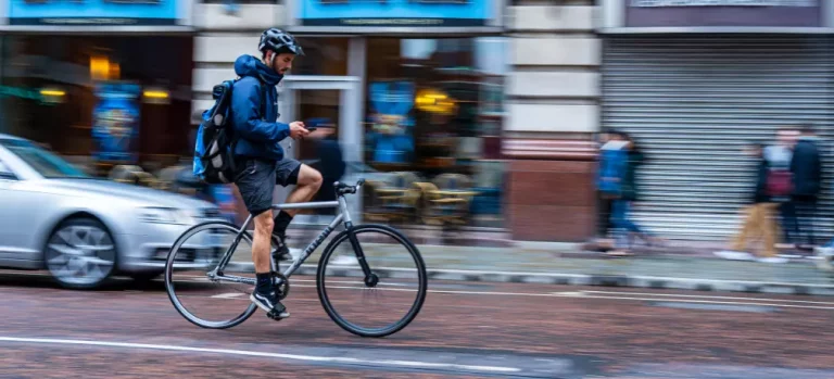 Cycling With Phone: 10 Quick Answers You Should Know